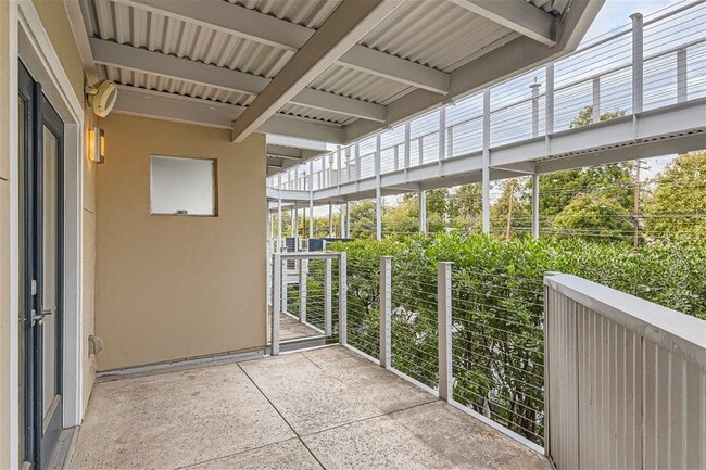 Building Photo - 41 Waller St