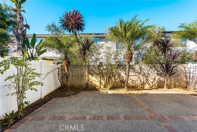 Building Photo - 18621 Park Meadow Ln