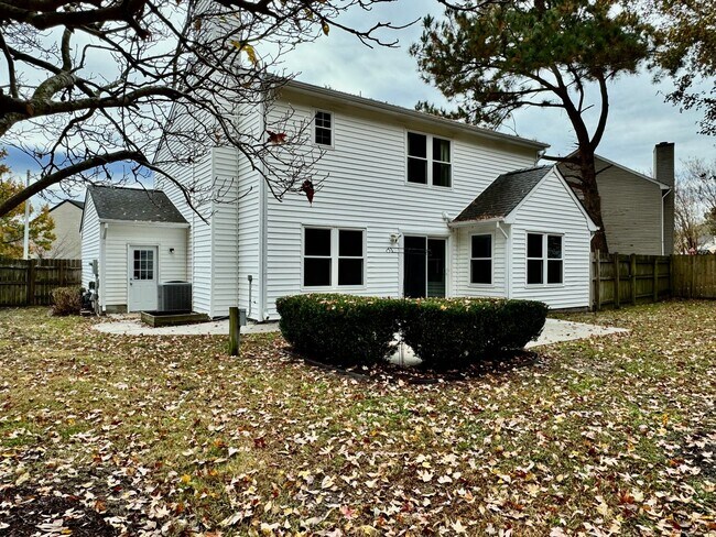 Building Photo - Ready NOW! A 4/2.5 in Glenwood! A Pet Frie...