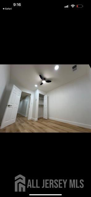 Building Photo - 405 N Oaks Blvd