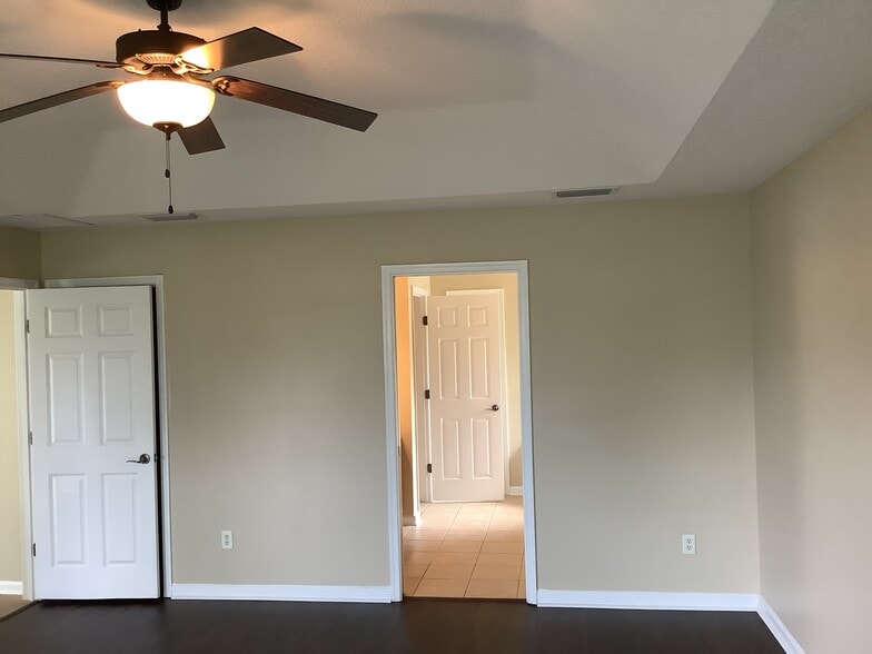 Building Photo - 937 E Terranova Way