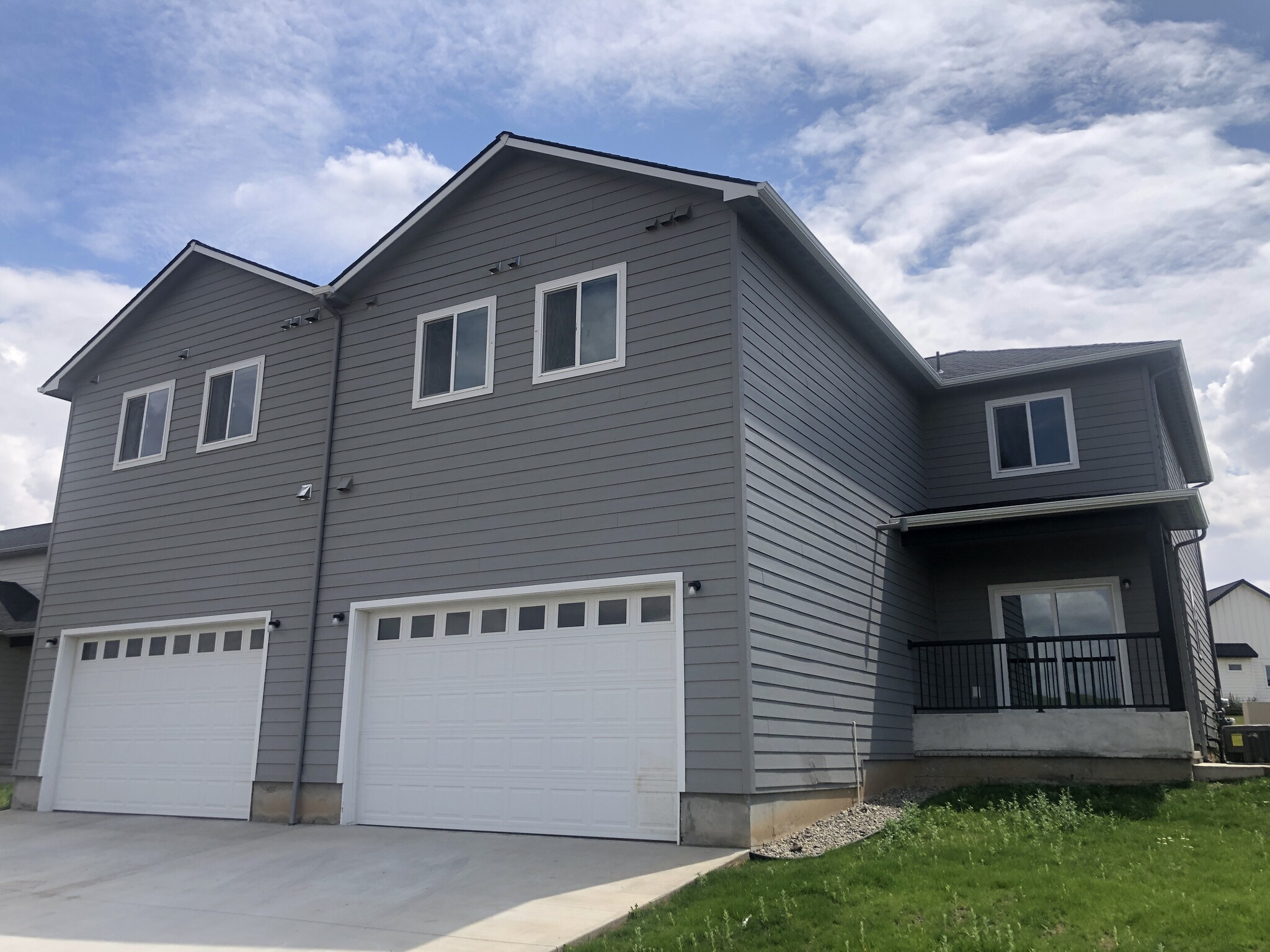 Building Photo - 1272 NW Terre View Dr