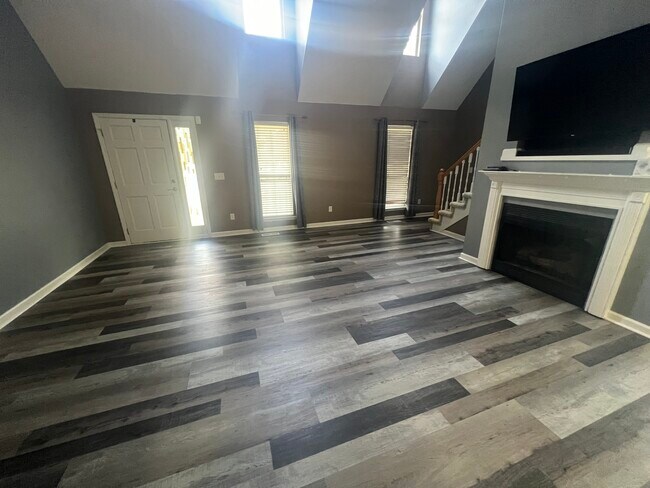 Building Photo - 5028 Dellwood Dr