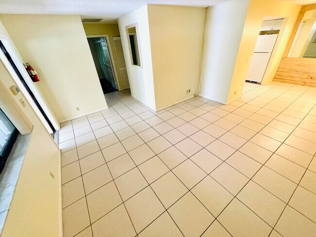 Building Photo - 3096 Collin Dr