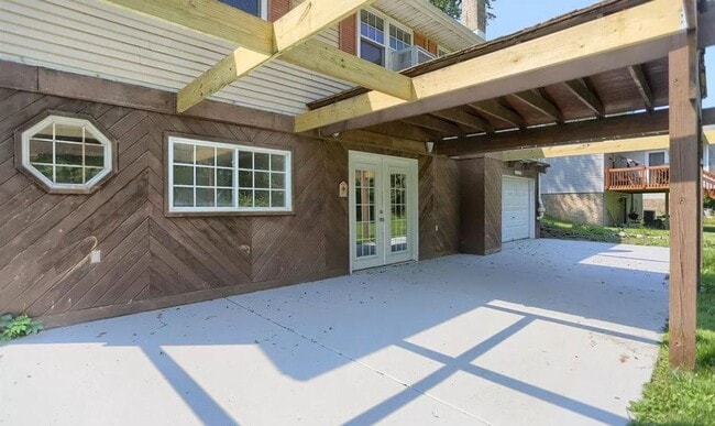 Building Photo - 1140 Loop Dr