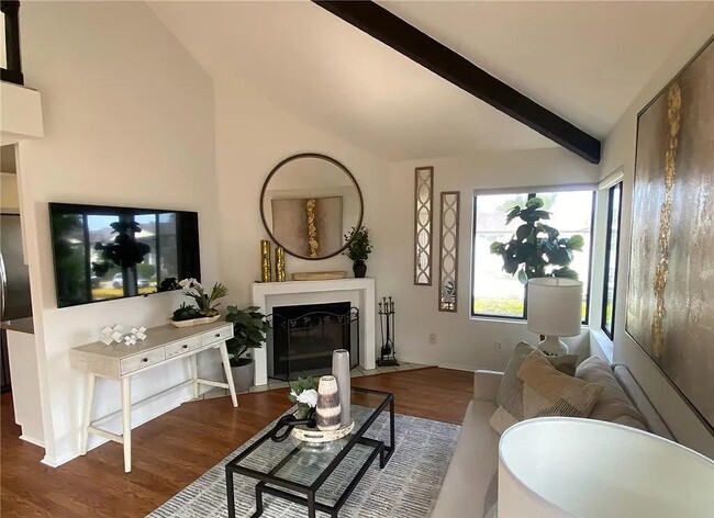 Building Photo - 4852 Tiara Dr