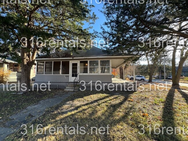 Primary Photo - $995 - 3 bed 1 bath - Single Family Home