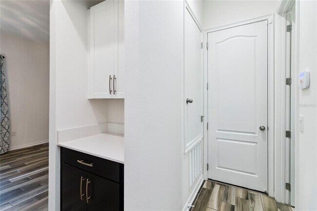 Building Photo - 10466 Siddington Dr