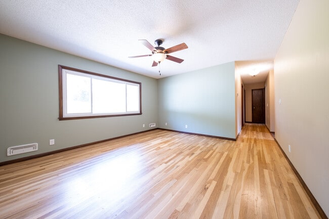 Building Photo - 13784 Fairlawn Ave