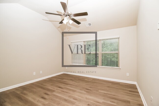 Building Photo - 133 Avonwood Cir