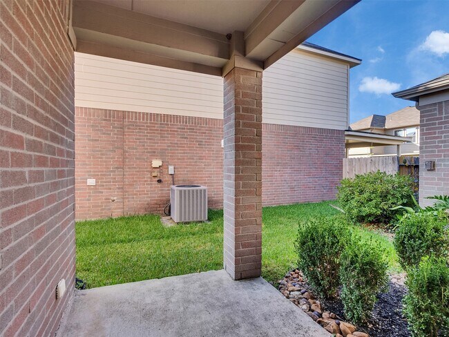 Building Photo - 9915 Valance Way