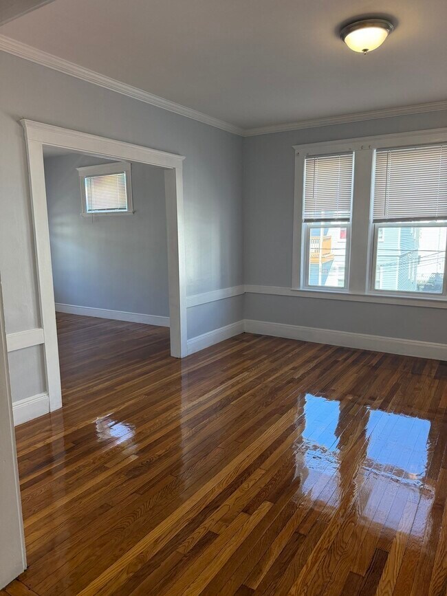 Building Photo - 120 Capen St