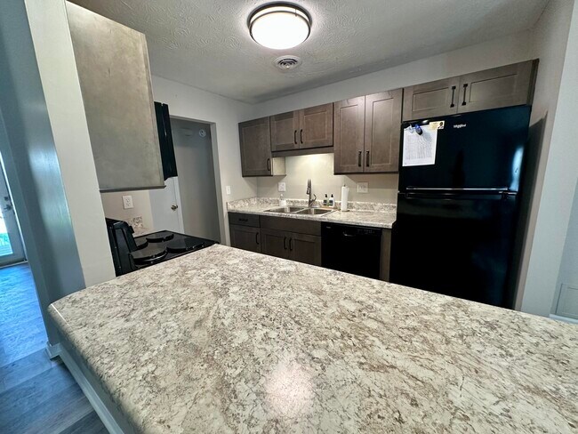 Building Photo - 3353 Kenesaw Dr