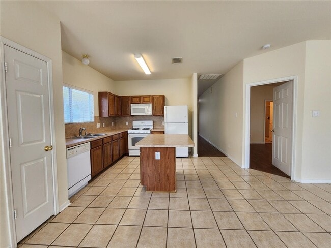 Building Photo - 21823 Grassy Hill Ln