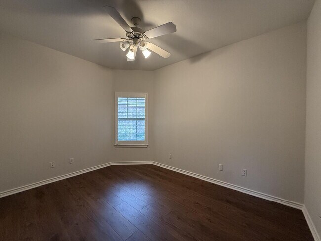 Building Photo - Modern Comfort Meets Cozy Living on Casual Cir!