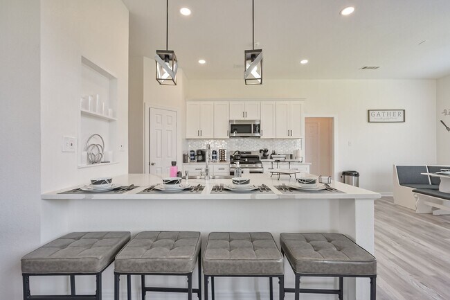 Building Photo - FULLY FURNISHED Grand Prairie 4 Bedroom Home
