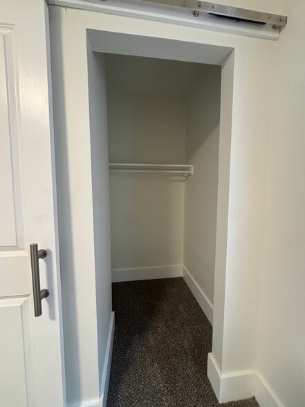 Building Photo - 119 E 20th Ave