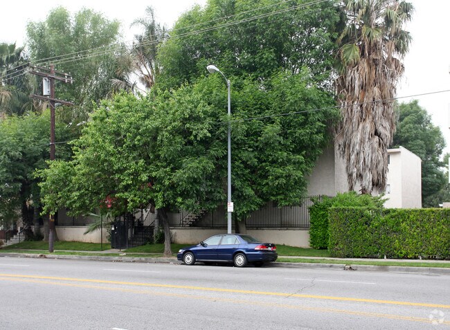 Primary Photo - Lindley Palms
