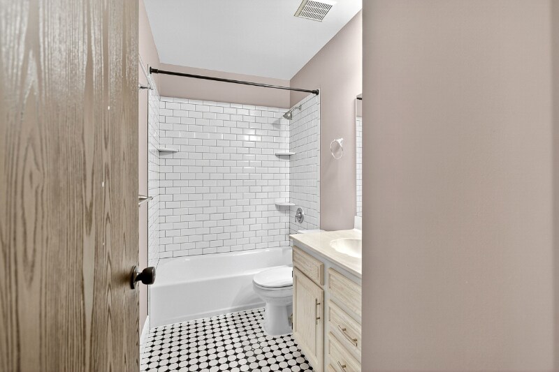 Building Photo - 5403 Doral Dr