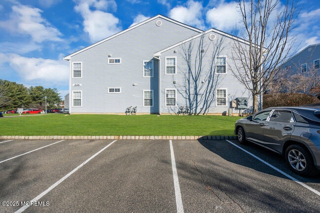 Building Photo - 25 Jockey Ln