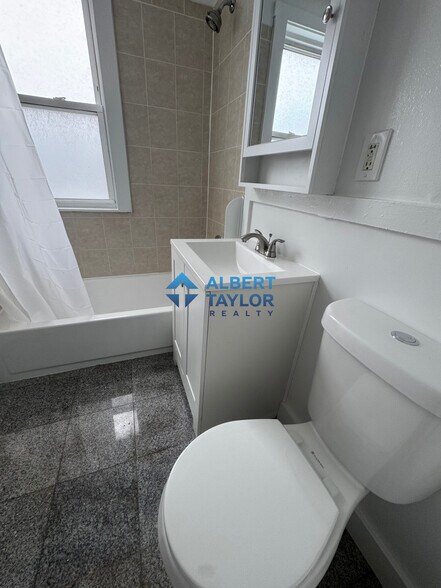 Building Photo - 6 Bowdoin Park