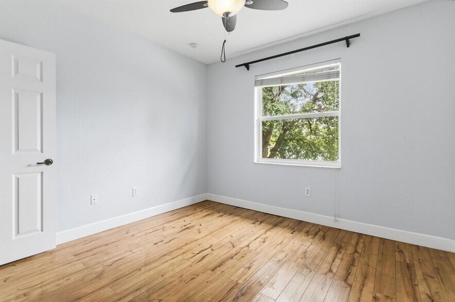 Building Photo - 5056 SW 141st Ave