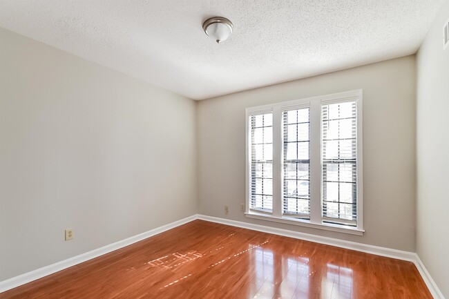 Building Photo - 4109 Kingscrest Cove