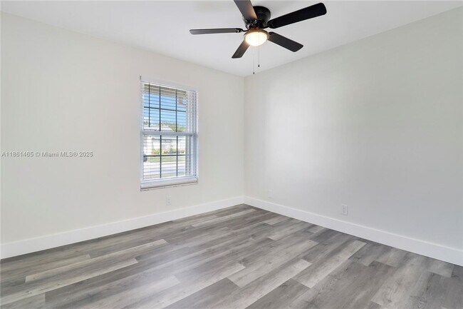 Building Photo - 143 Greentree Cir