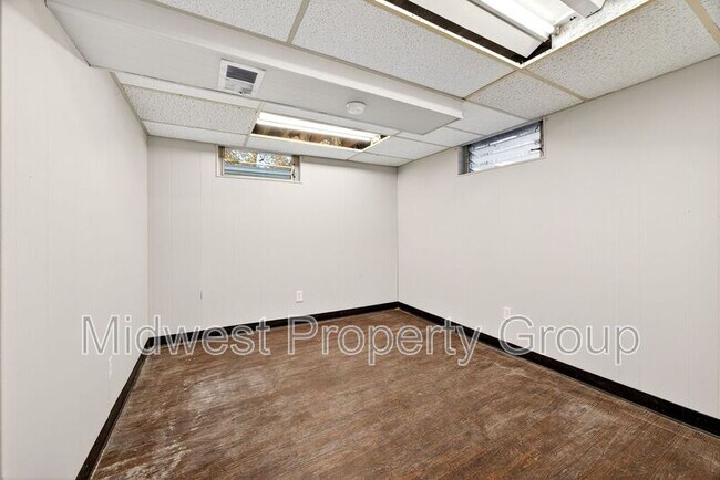 Building Photo - 1225 Night Dr