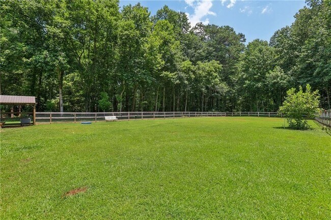 Building Photo - 5525 Hampstead Way