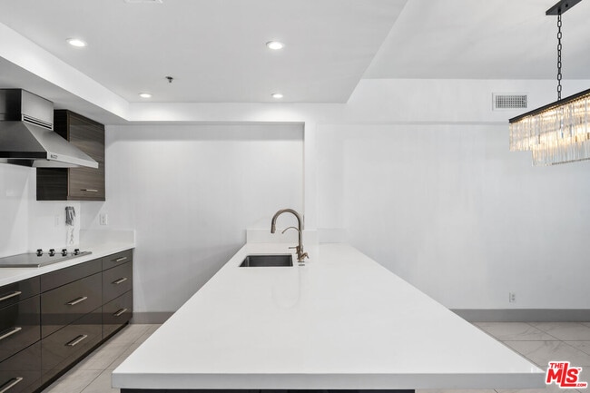 Building Photo - 10660 Wilshire Blvd