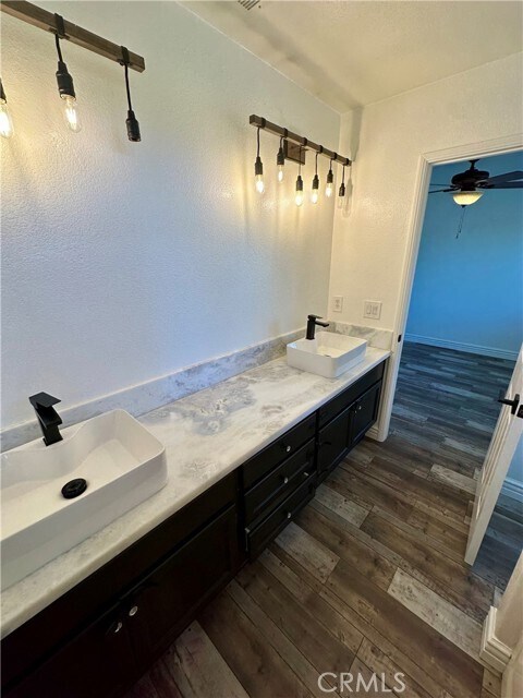 Building Photo - 31990 Pasos Pl