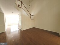 Building Photo - 35 Tudor Ct