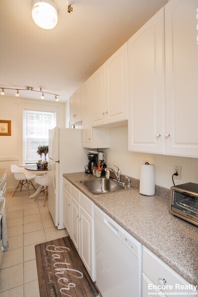 Building Photo - 1945 Commonwealth Ave