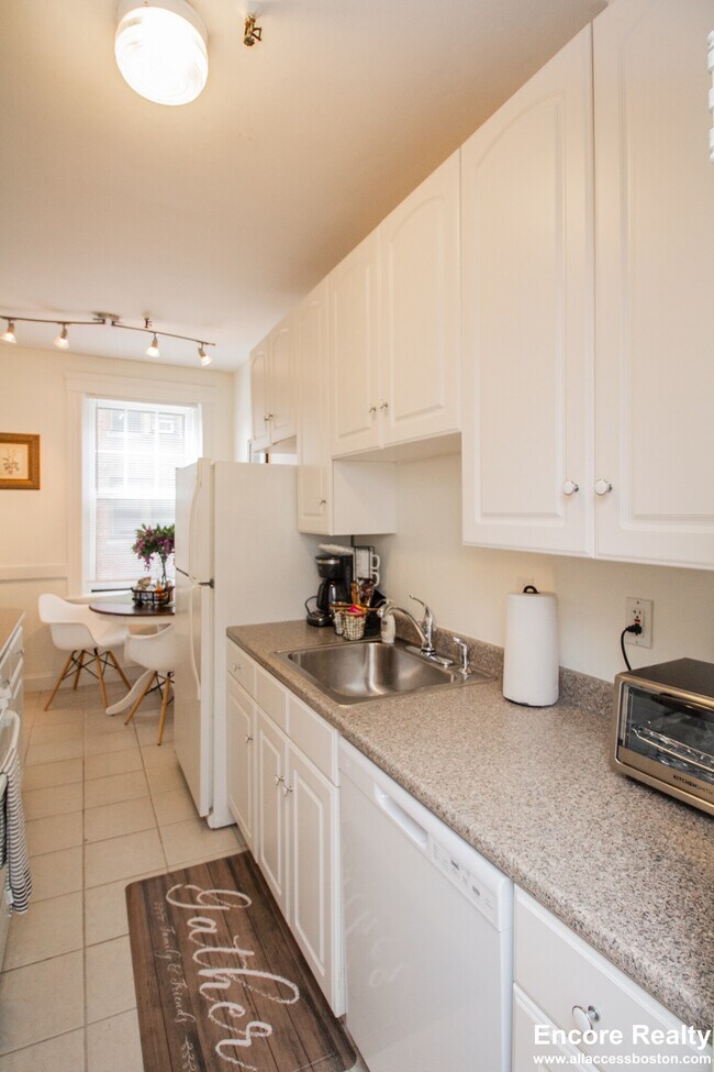 Building Photo - 1945 Commonwealth Ave