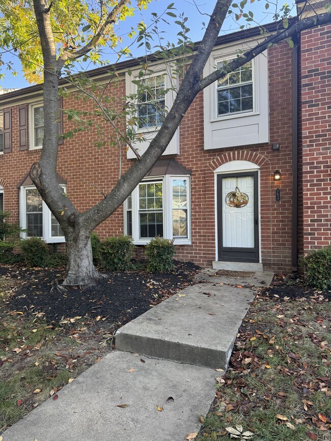 Primary Photo - 5637 Independence Cir