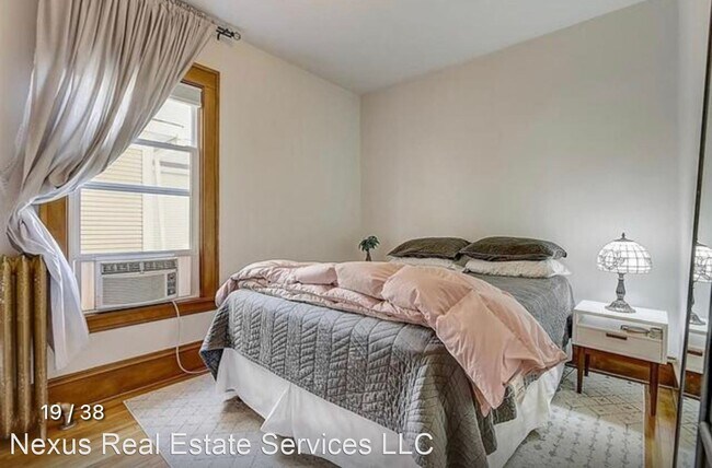 Building Photo - 2 br, 1 bath House - 3444 Grand Ave S #102