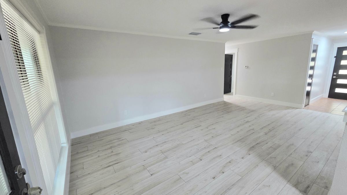 Building Photo - 411 Woodcrest Way
