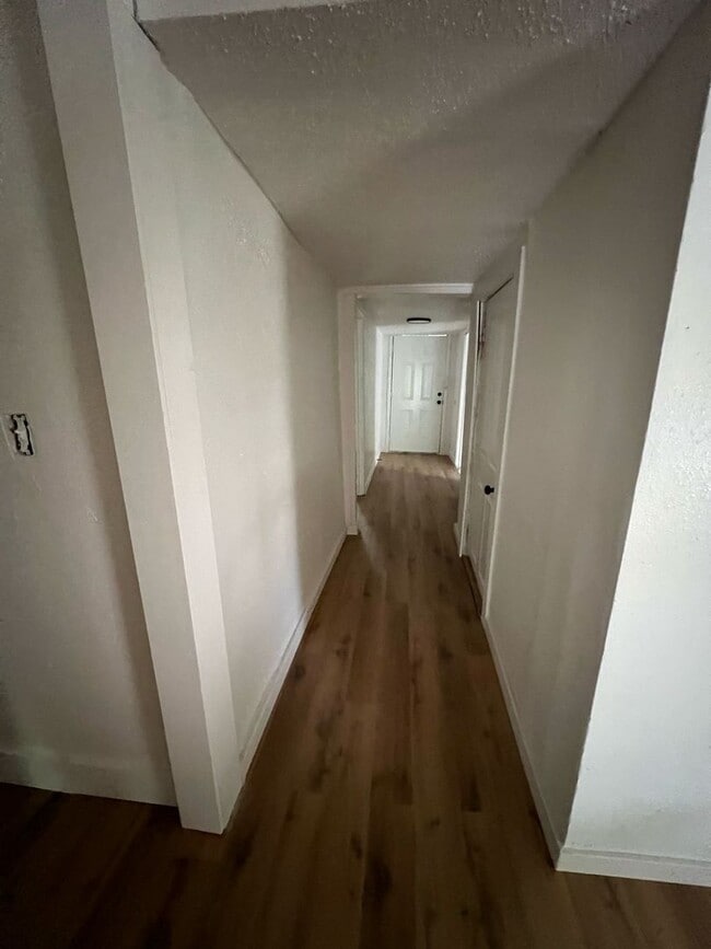 Building Photo - 4 Bed, 2 Bath Home Near Downtown San Antonio
