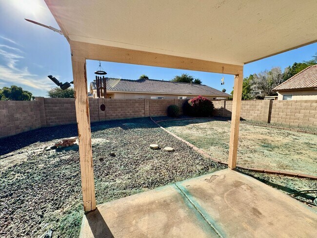 Building Photo - 3 Bedroom 2 Bath Single Level Home In Peor...