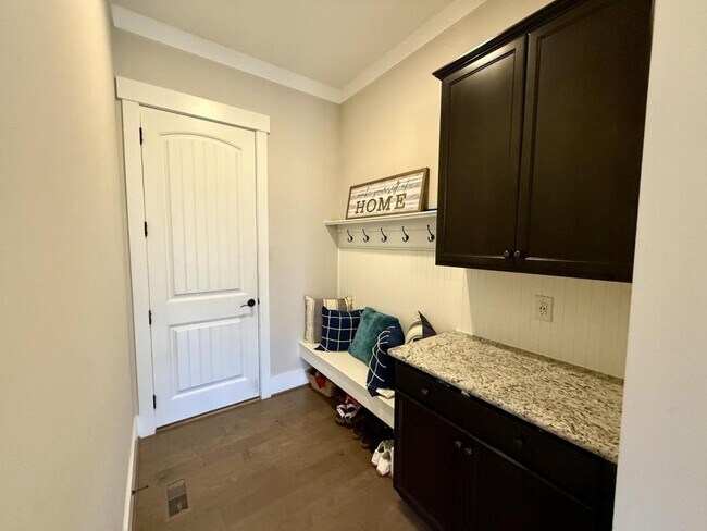 Building Photo - 1316 Spicer Ln