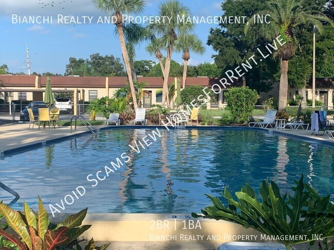 Building Photo - 13829 Mission Oaks Blvd