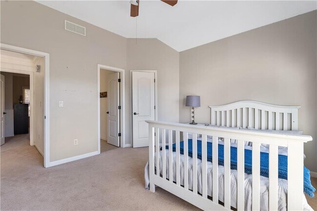 Building Photo - 3713 Lake Edge Dr