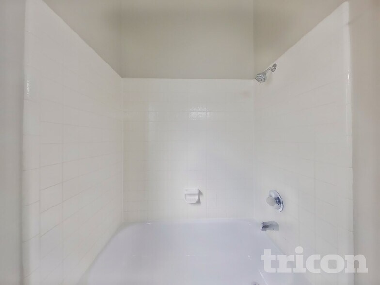 Building Photo - 528 Dutchman Ave