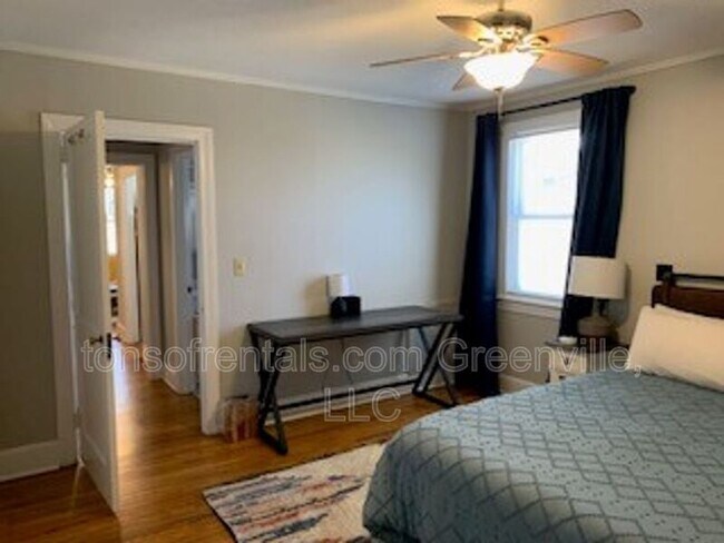 Building Photo - 412 Rogers Ave