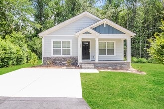 Building Photo - 1907 Bay St