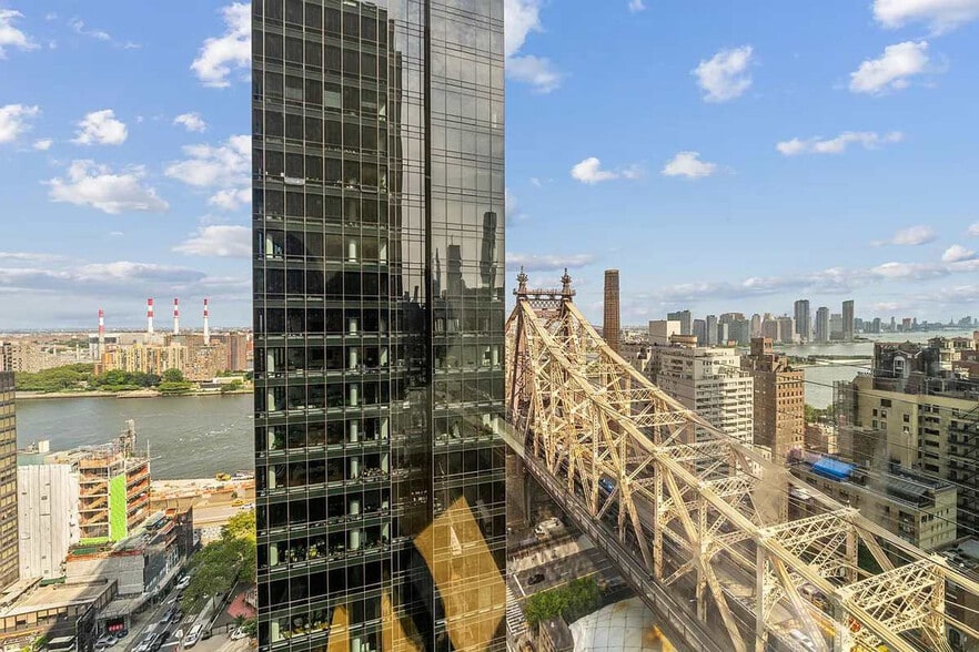 Building Photo - 420 E 61st St