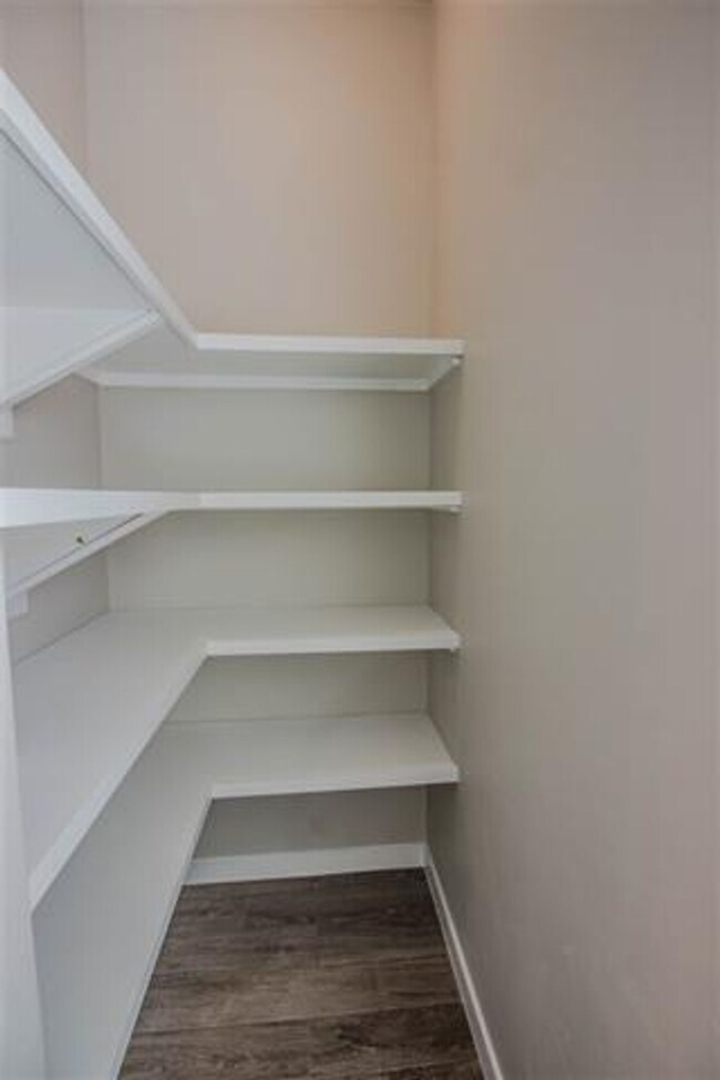 Building Photo - Spectacular 3 bed 2 bath home