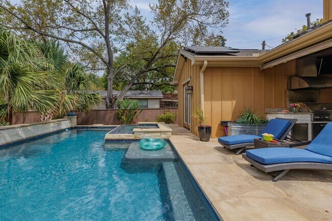 Building Photo - 5206 Woodrow Ave