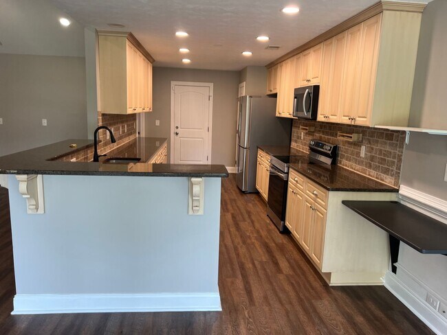 Building Photo - Beautiful Rental in Canterbury Farms in Gr...